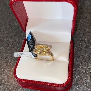 14k Gold ring with cubic zirconia diamond